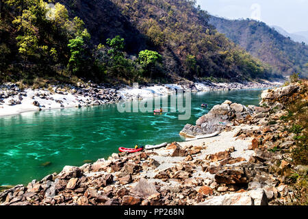 Rafting a Ganga fiume durante le estati in Rishikesh Foto Stock