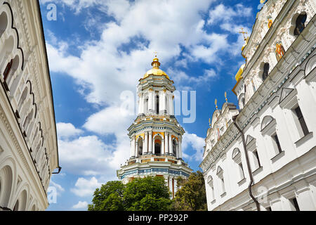 Vecchia Torre Campanaria di Kiev Pechersk Lavra. Vecchia architettura storica a Kiev, Ucraina Foto Stock