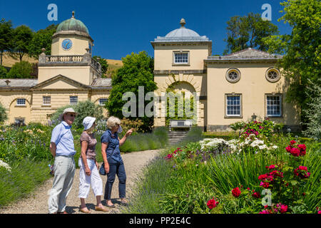 La colorata Millennium confine a Castle Hill House e giardini, vicino Filleigh, Devon, Inghilterra, Regno Unito Foto Stock