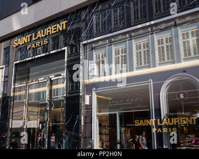 Saint Laurent a Parigi, negozio di lusso, Copenaghen, Zelanda, Danimarca, l'Europa. Foto Stock