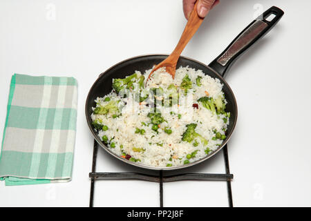 Riso con broccoli e pinoli. Passo dopo passo. Piatto preparato: BP71CF Foto Stock