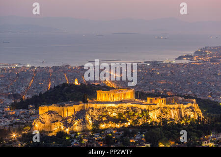 Vista serale dell'Acropoli di Atene Foto Stock