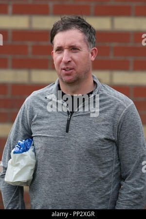 Ex Liverpool FC e Inghilterra scontrino Robbie Fowler arriva per il lavoro dei giornalisti v annuale di partita di calcio a Walton Park a Liverpool Durante il partito della conferenza annuale nella città. Foto Stock