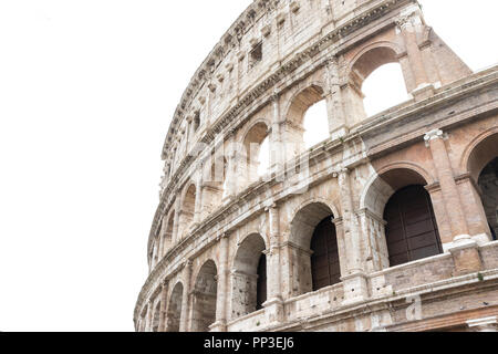 Colosseo a Roma Italia. Isolato su bianco con posto libero per il tuo testo. Foto Stock