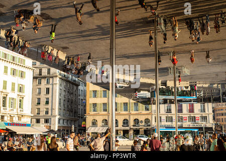 L'Ombrière de Norman Foster, Vieux Port, Marseille Foto Stock