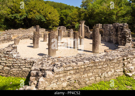 Butrinto, Albania- 29 giugno 2014: resti del Battistero di Buthrotum, antica greca e poi romana e sede vescovile in Epiro Foto Stock