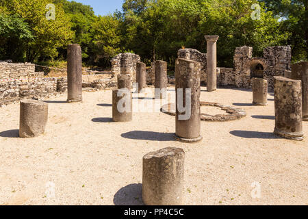 Butrinto, Albania- 29 giugno 2014: resti del Battistero di Buthrotum, antica greca e poi romana e sede vescovile in Epiro Foto Stock