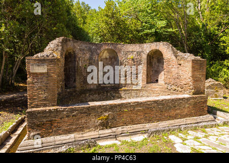 Butrinto, Albania- 29 giugno 2014: i ruderi della antica città Buthrotum, antica greca e poi romana e sede vescovile in Epiro Foto Stock