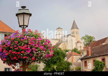 Chatillon-sur-Seine (Cote dOr Borgogna Francia) - La città antica con il ponte e il castello Foto Stock