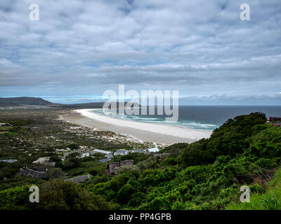 Noordhoek Beach e del Sud Atlantico, Western Cape vicino a Città del Capo, Sud Africa, da Chapman's Peak Drive Foto Stock