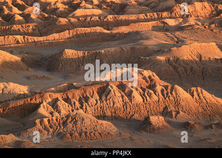 Incredibili formazioni rocciose a Valle della Luna o El Valle de la Luna, il Deserto di Atacama, San Pedro Atacama, Cile settentrionale Foto Stock