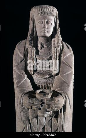 GRAN DAMA OFERENTE procedente del Cerro de los Santos (ALBACETE) - SIGLO VI/IV AC - ESCULTURA IBERICA. Posizione: MUSEO ARQUEOLOGICO NACIONAL-COLECCION. MADRID. Spagna. Foto Stock