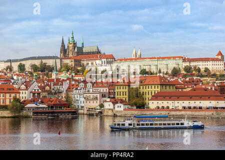 Il Castello di Praga e la Cattedrale di San Vito Foto Stock