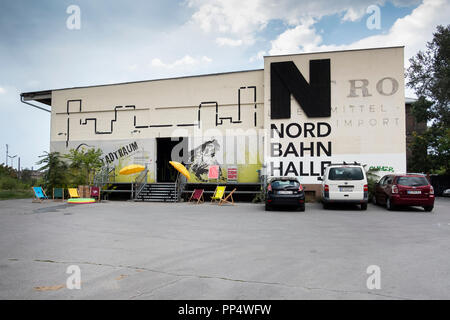 Il Nordbahn-Halle è stato sviluppato come un uso provvisorio come Parte del progetto di sviluppo 'Cischung:Nordbahnhof' Foto Stock