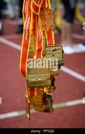 Karlsruhe, Germania. 23 Sep, 2018. Caratteristica: medaglie. GES/Atletica/Baden-Marathon, 23.09.2018 | Utilizzo di credito in tutto il mondo: dpa/Alamy Live News Foto Stock