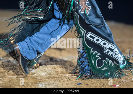 Fairfax, Virginia, Stati Uniti d'America. Il 22 settembre, 2018. Un cowboy entra nell'arena prima della prima notte del concorso a EagleBank Arena di Fairfax, Virginia. Credito: Amy Sanderson/ZUMA filo/Alamy Live News Foto Stock