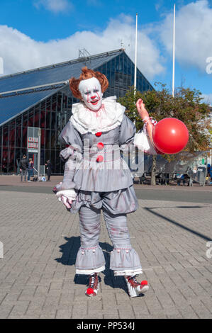 Glasgow, Scotland, Regno Unito. 23 Settembre, 2018. Un cosplayer vestito come Pennywise Il Clown ballare, da un personaggio del romanzo di orrore che da Stephen King, arrivando al giorno due di MCM Scozia Comic Con tenutasi presso la SEC Center. Credito: Berretto Alamy/Live News Foto Stock