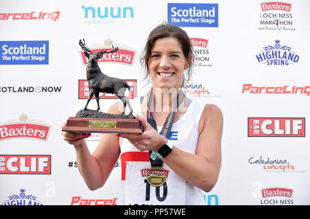 La Scozia, Regno Unito. 23 Sett 2018. 2018 Baxters Loch Ness Marathon nella foto womans vincitore Sheena Logan da Fife (02.51.11) Credito: sandy giovani/Alamy Live News Foto Stock