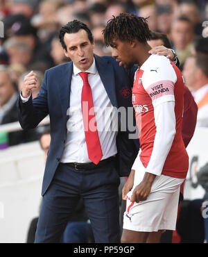 Alex Iwobi di Arsenal e manager Unai Emery in azione durante il match di Premier League tra Arsenal e Everton all'Emirates Stadium il 23 settembre 2018 a Londra, Inghilterra. (Foto di Zed Jameson/phcimages.com) Foto Stock