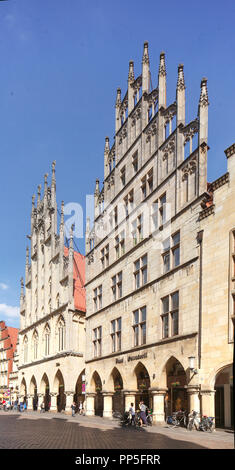 Municipio di vecchie case a Prinzipalmarkt , Muenster in Westfalia, nel Land Renania settentrionale-Vestfalia, ho Rathaus, Giebelhäuser am Prinzipalmarkt , Münst Foto Stock