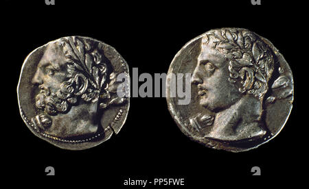 MONEDAS DE PLATA DE LOS BARCIDAS - SIGLO III AC- ANVERSO CON ANIBAL Y AMILCAR BARCA. Posizione: MUSEO ARQUEOLOGICO NACIONAL-COLECCION. MADRID. Spagna. Foto Stock