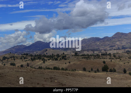 Vista stradale sul paesaggio del Ecuador Foto Stock