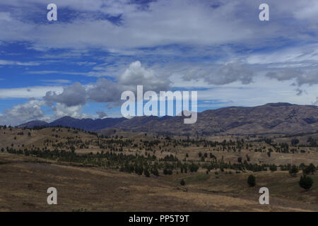 Vista stradale sul paesaggio del Ecuador Foto Stock