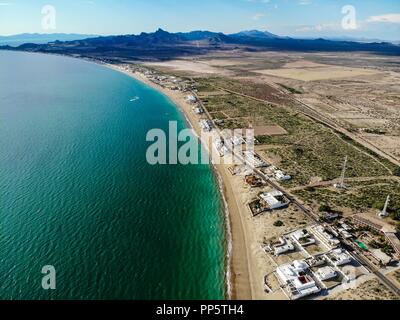 Vista aerea della baia di Kino in Sonora, Messico. Spiaggia. Destinazione turistica. Golfo di California....Vista aerea de Bahía de Kino en Sonora, México. playa. De Foto Stock
