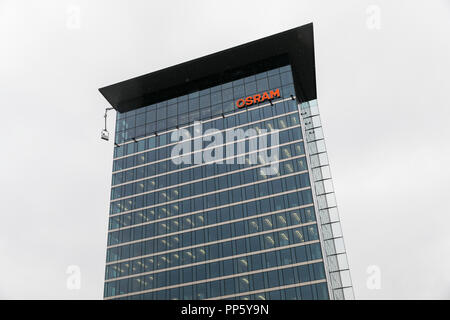 Un logo segno al di fuori della sede di OSRAM Licht AG a Monaco di Baviera, Germania, il 31 agosto 2018. Foto Stock