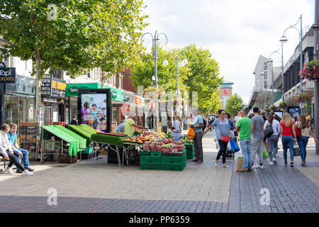 Pressione di stallo di frutta, il Broadway, Bexleyheath, London Borough of Bexley, Greater London, England, Regno Unito Foto Stock