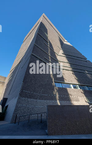 L'interruttore di estensione della casa, progettato da Herzog & de Meuron, alla Galleria d'arte Tate Modern di Londra, Inghilterra, Regno Unito Foto Stock