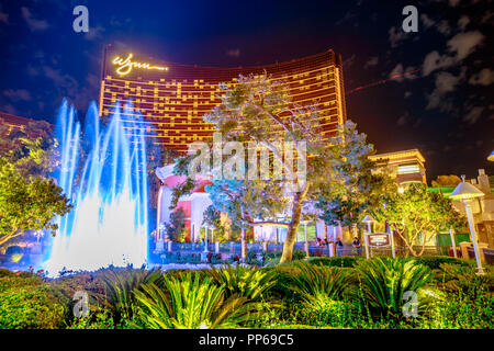 Las Vegas, Nevada, Stati Uniti - Agosto 18, 2018: Wynn Las Vegas fontana colorata mostra da blue ora una nuova fontana spettacolo da giugno 2016. Il Wynn è Resort Hotel Casino, un hotel a 5 stelle in Las Vegas Strip Foto Stock