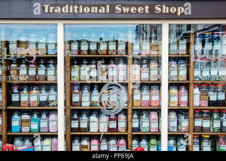 Lollies dolce tradizionale Shop, Tenby, Pembrokeshire, Galles Foto Stock