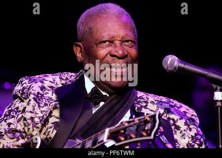 Blues legend B.B. Re esegue in concerto presso il Sinatra al teatro BankAtlantic Center di Sunrise, Florida il 3 maggio 2008. Foto Stock