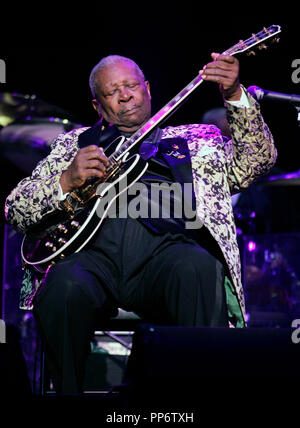 Blues legend B.B. Re esegue in concerto presso il Sinatra al teatro BankAtlantic Center di Sunrise, Florida il 3 maggio 2008. Foto Stock