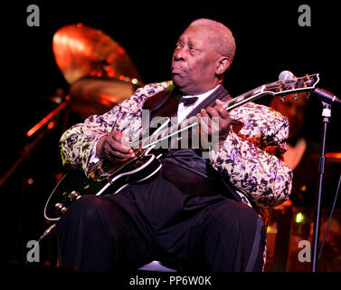 Blues legend B.B. Re esegue in concerto presso il Sinatra al teatro BankAtlantic Center di Sunrise, Florida il 3 maggio 2008. Foto Stock