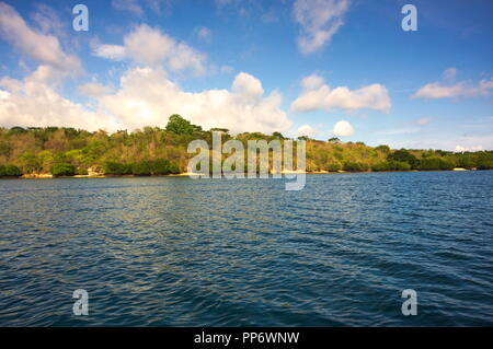 Paesaggio di Pulau Menjangan, un bel punto di immersione in isola di Bali Indonesia Foto Stock