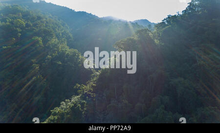 Percorso delle cascate con 14 cascate in corupa una delle ultime aree di foresta atlantica del Brasile. A Cachoeira de Santa Catarina Foto Stock