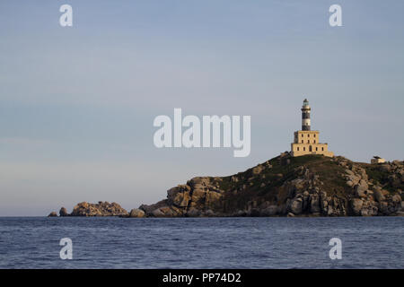 Faro di Isola dei Cavoli vicino a Villasimius, Sardegna, Italia Foto Stock