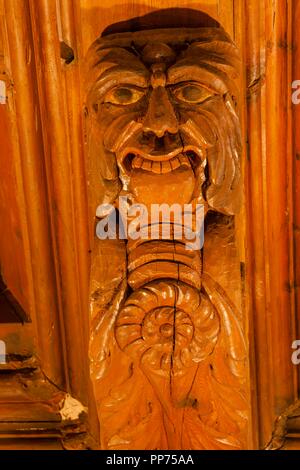 Detalle del artesonado de la biblioteca, colegio catolico franciscano Sant Francesc, 1952, Palma di Mallorca, Islas Baleares, España. Foto Stock