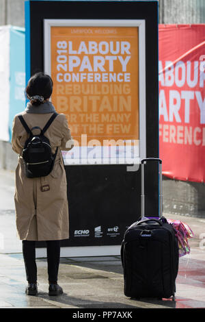 Liverpool, Merseyside, Regno Unito. 23 Sett 2018. Labour Party Conference. Sostenitori, delegati, persone all'Echo Arena come la città le fasi della sua annuale evento politico. Credito; MediaWorldImages/AlamyLiveNews. Foto Stock