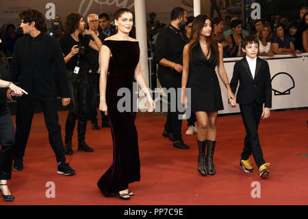 San Sebastian, Spagna. Il 22 settembre, 2018. Louis Garrel, Laetitia Casta e Kiara Carriere, Giuseppe Engel frequentando il 'un uomo fedele' premiere durante il 66° Festival Internazionale del Film di San Sebastian al Kursaal il 22 settembre 2018 a San Sebastian, Spagna. | Utilizzo di credito in tutto il mondo: dpa/Alamy Live News Foto Stock