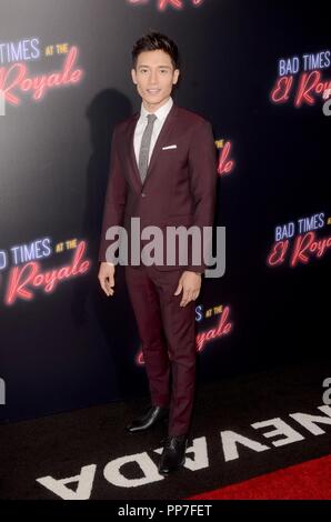 Manny Jacinto presso gli arrivi PER IL CATTIVO TEMPO A EL ROYALE Premiere, TCL teatro cinese (in precedenza Grauman's), Los Angeles, CA il 22 settembre 2018. Foto di: Priscilla concedere/Everett Collection Foto Stock