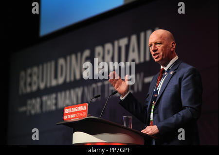 Liverpool, in Inghilterra. 24 Settembre, 2018. Matt Wrack, Segretario Generale dei Vigili del Fuoco Unione (FBU) parlando alla conferenza, nella sessione della mattina del secondo giorno del partito laburista conferenza annuale presso la ACC Centro Conferenze. Kevin Hayes/Alamy Live News Foto Stock