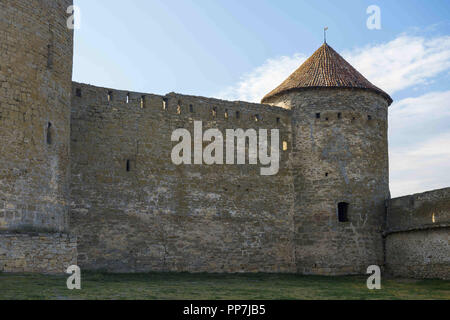 9 settembre 2018 - Belgorod-Dnestrovskiy, Ob Odessa, Ucraina, Europa - inattaccabile di mura difensive e towerh della fortezza Akkerman Credito: Andrey Nekrasov/ZUMA filo/Alamy Live News Foto Stock