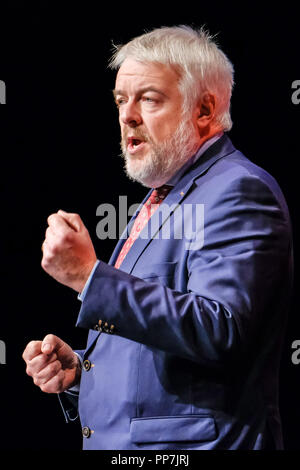 Liverpool, Regno Unito. Il 24 settembre 2018. Carwyn Jones, Primo Ministro del Galles, indirizzi il partito laburista Conferenza su lunedì 24 settembre 2018 tenutasi a ACC Liverpool, Liverpool. Nella foto: Carwyn Jones, Primo Ministro del Galles, leader laburista gallese, indirizzato alla conferenza sul giorno 2. Foto di Julie Edwards. Credito: Julie Edwards/Alamy Live News Foto Stock