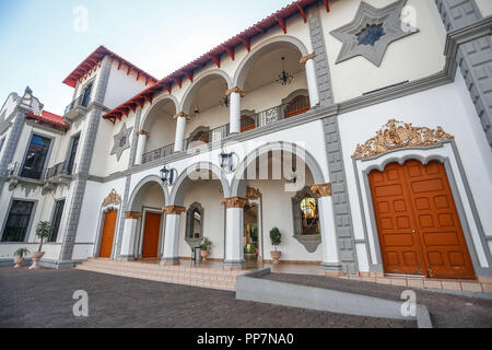 La facciata del Palazzo Comunale di Magdalena, Sonora, Messico... Fachada del Palacio Municipal de Magdalena, Sonora, Messico (Foto: Luis Gutierrez / N Foto Stock
