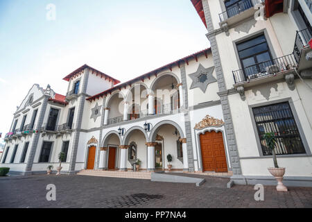 La facciata del Palazzo Comunale di Magdalena, Sonora, Messico... Fachada del Palacio Municipal de Magdalena, Sonora, Messico (Foto: Luis Gutierrez / N Foto Stock