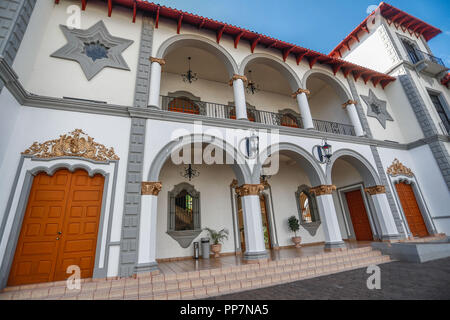 La facciata del Palazzo Comunale di Magdalena, Sonora, Messico... Fachada del Palacio Municipal de Magdalena, Sonora, Messico (Foto: Luis Gutierrez / N Foto Stock