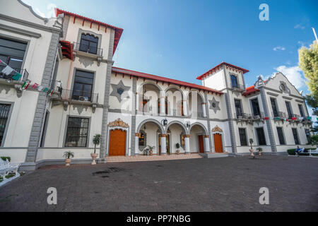 La facciata del Palazzo Comunale di Magdalena, Sonora, Messico... Fachada del Palacio Municipal de Magdalena, Sonora, Messico (Foto: Luis Gutierrez / N Foto Stock